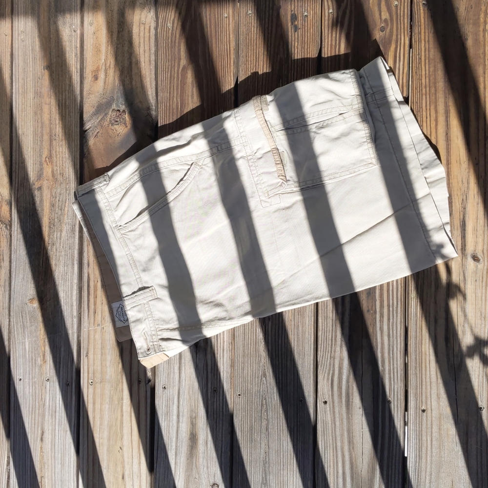 Light khaki cargo shorts